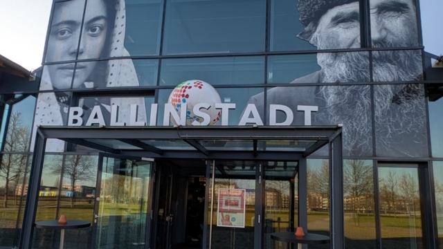 Eingang Museum Ballinstadt starpool Forum Hamburg