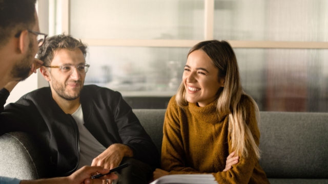 Europace One: Drei Personen unterhalten sich angeregt