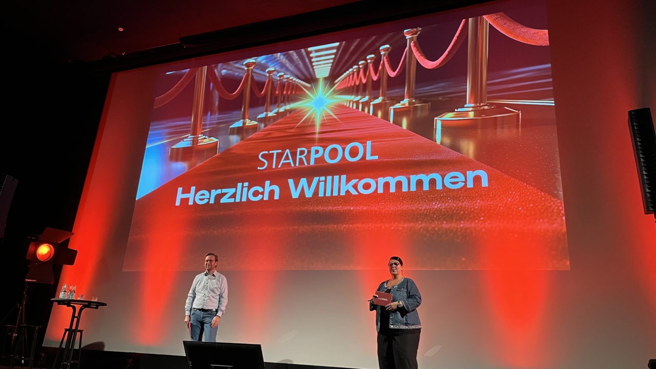 Geschaeftsführung Christian Niemann und Bettina Vockel begrüßen im Colosseum Kino
