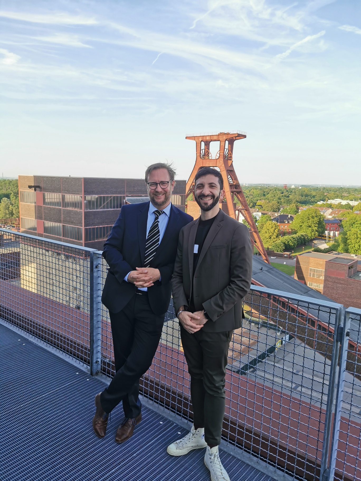 Ambiente Außenbereich Zwei Personen im Außenbereich der Preisverleihung