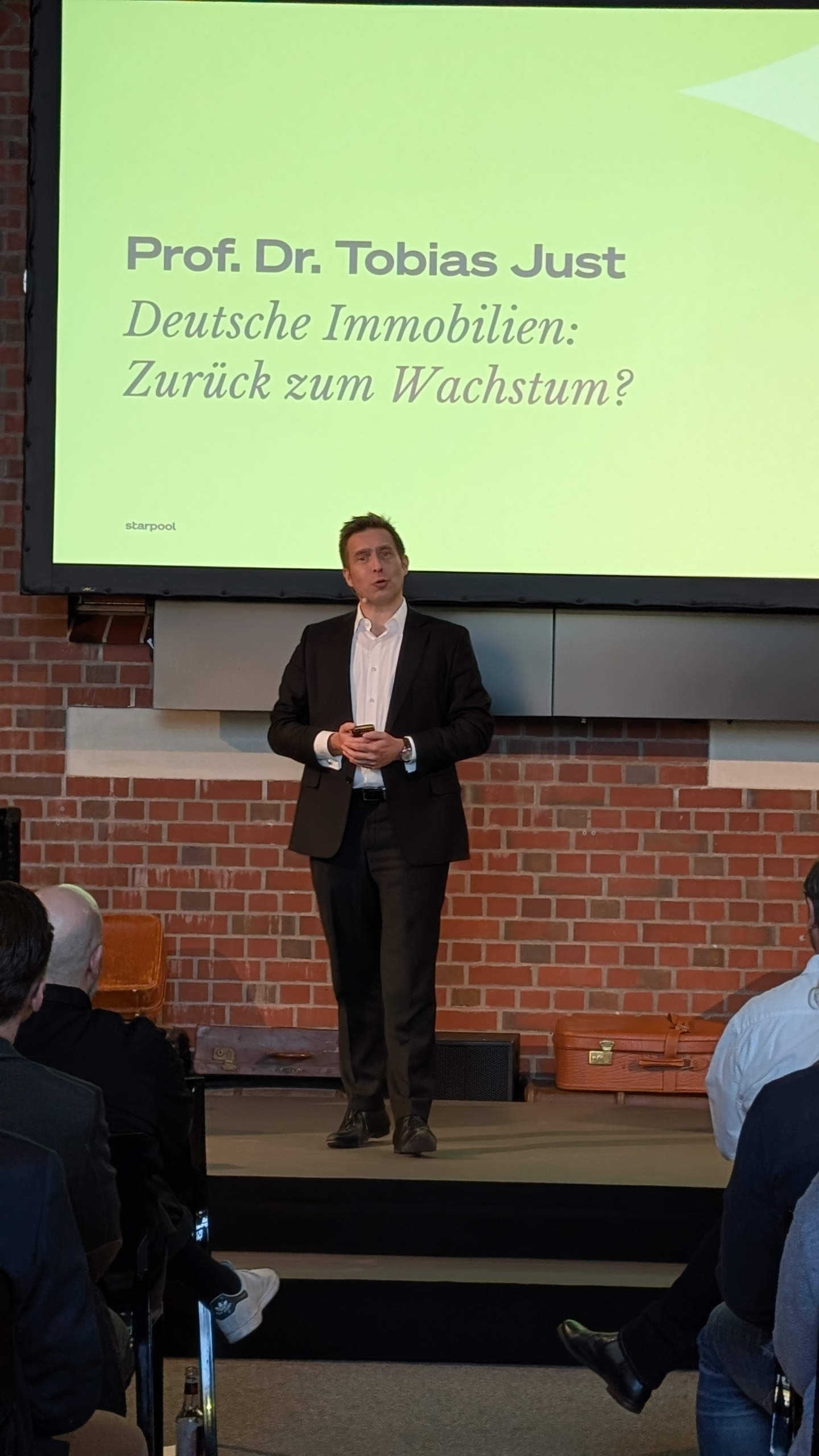 Prof. Dr. Tobias Just auf starpool Forum Nord in Hamburg