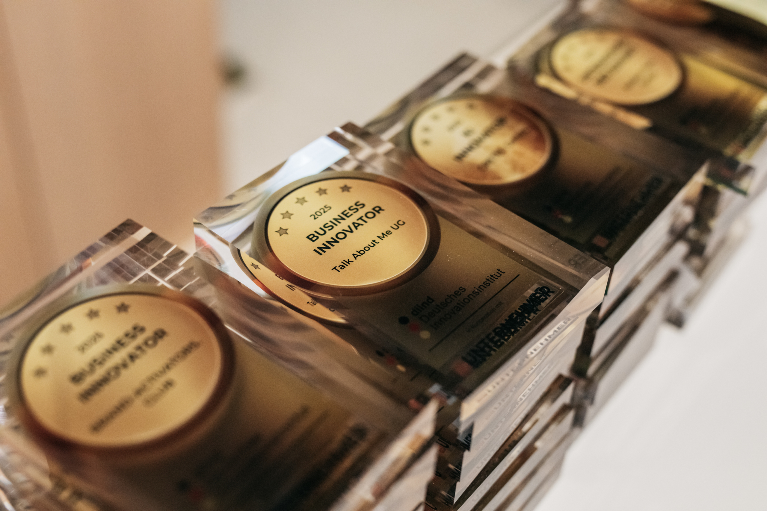 Awards-Fotograf-Frankfurt-offenblende-TA-0040 Alle Awards vor der Verleihung auf einem Bild