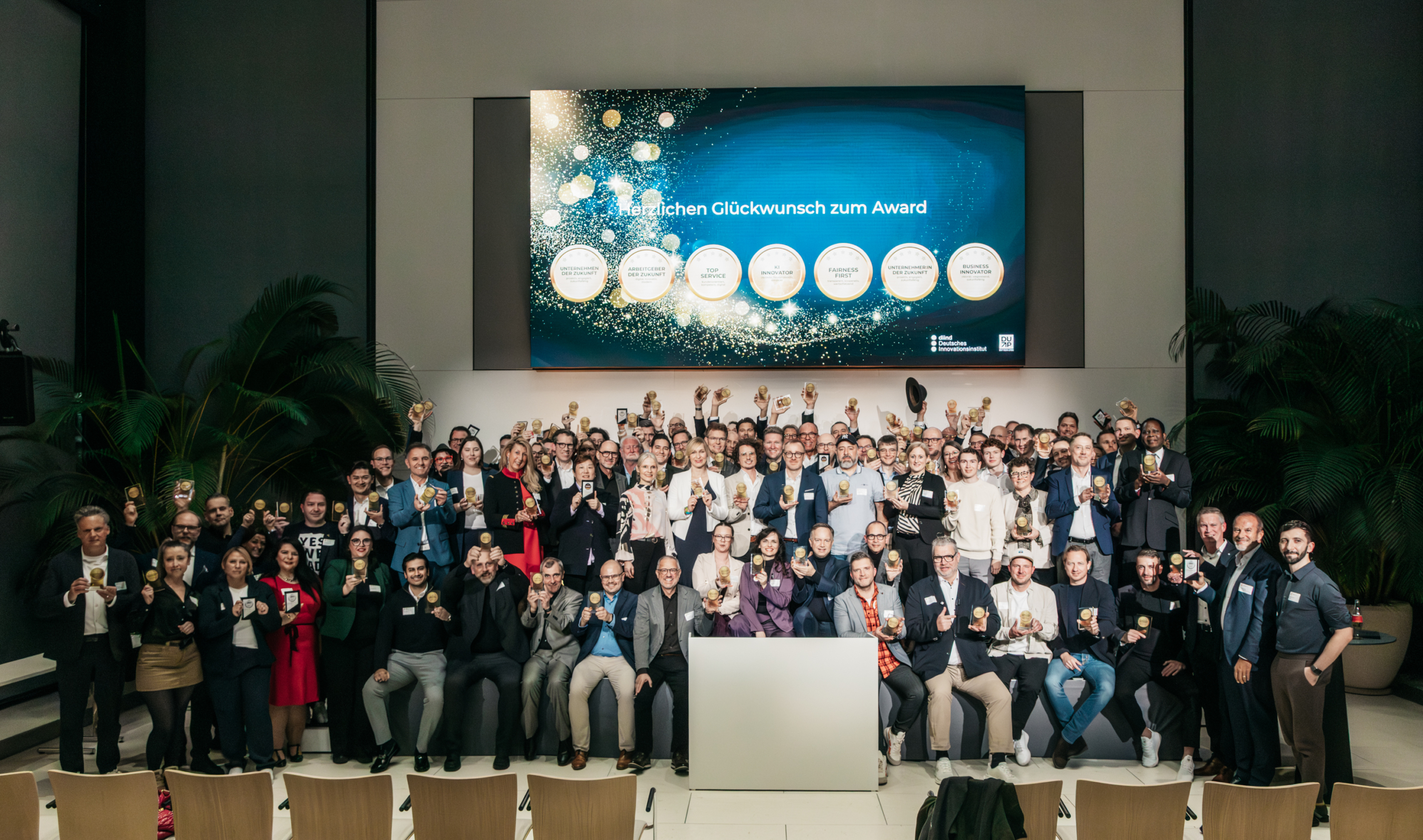 Verleihung alle-Fotograf-Frankfurt-offenblende-TA-0251 Alle Preisträger auf einem Bild in Frankfurt